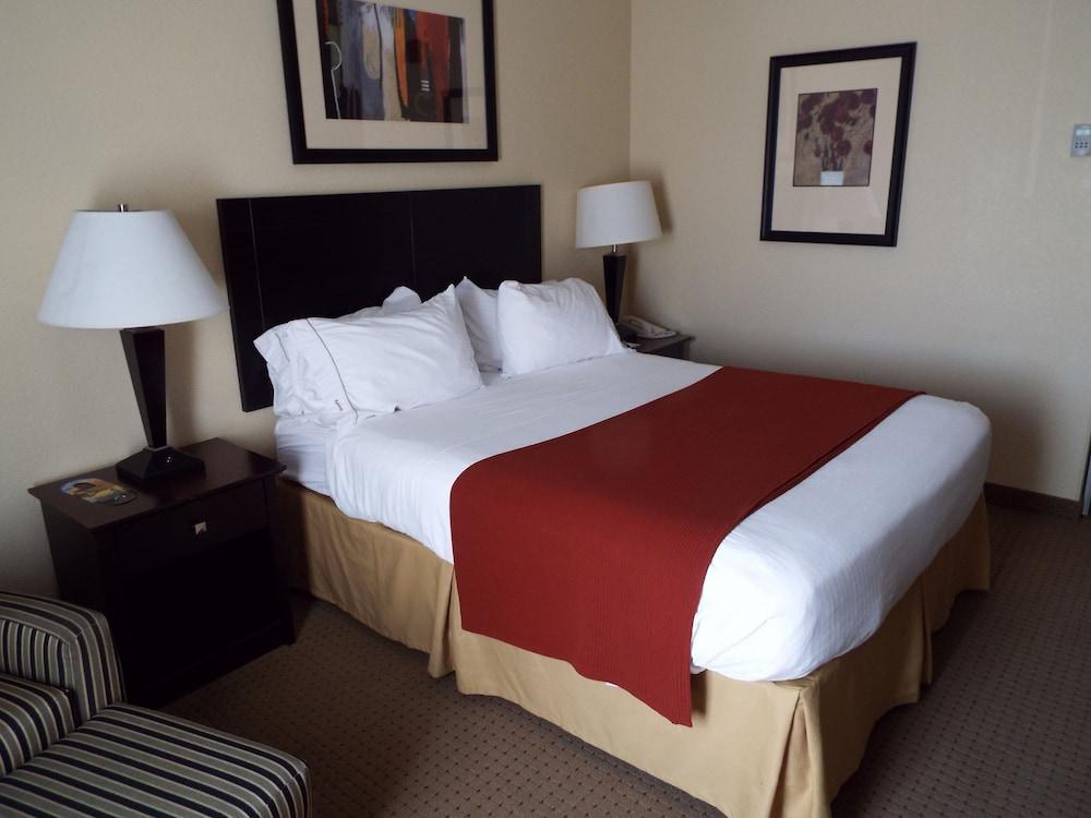 Hotel Express & I-70/exit 359 By Ihg