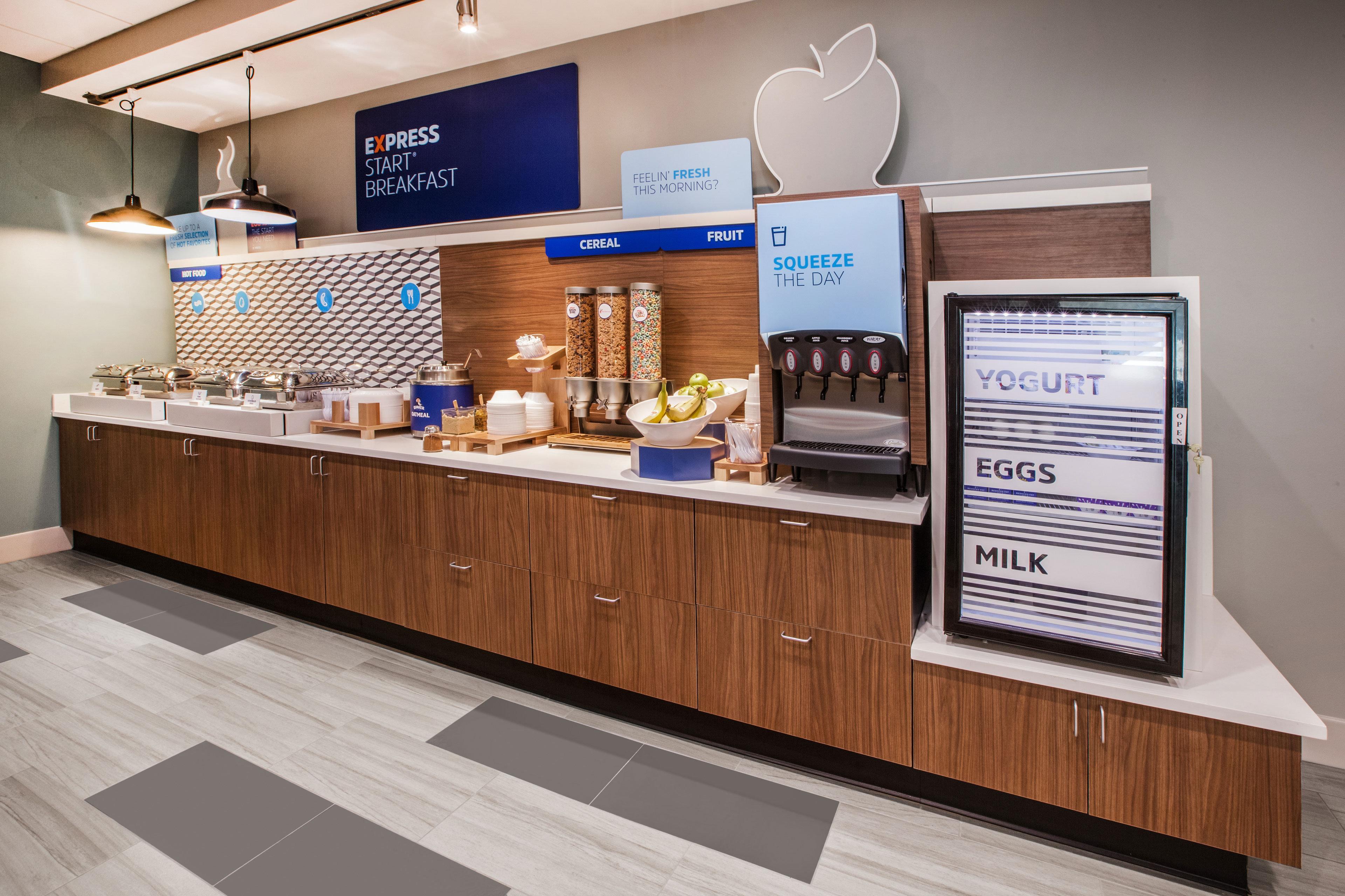 Express & I-70/exit 359 By Ihg Limon