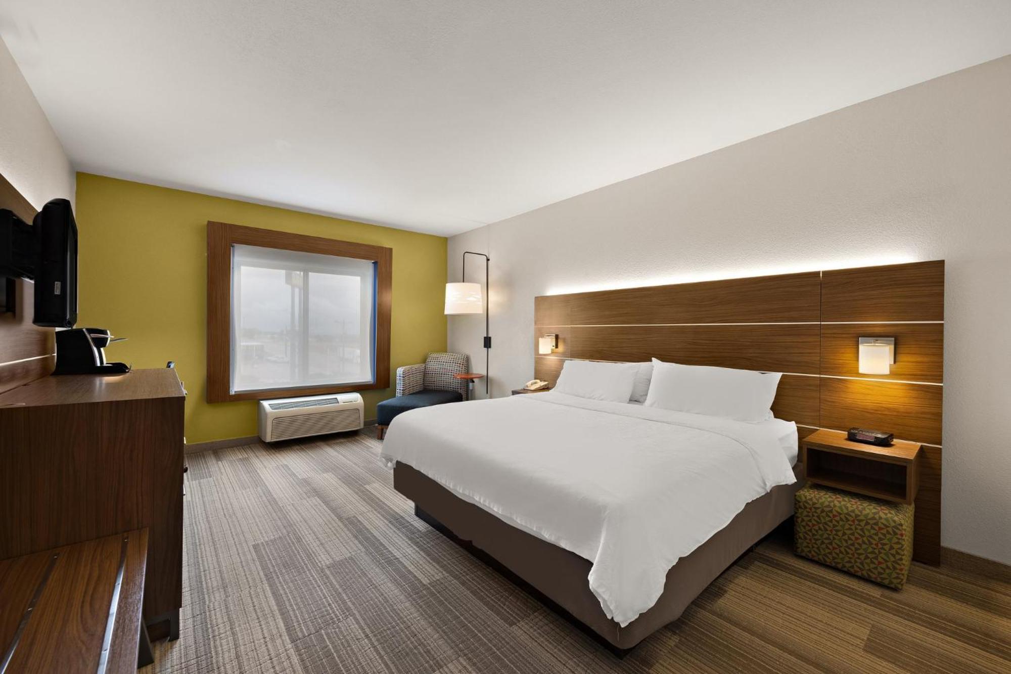 Express & I-70/exit 359 By Ihg Hotel 2*