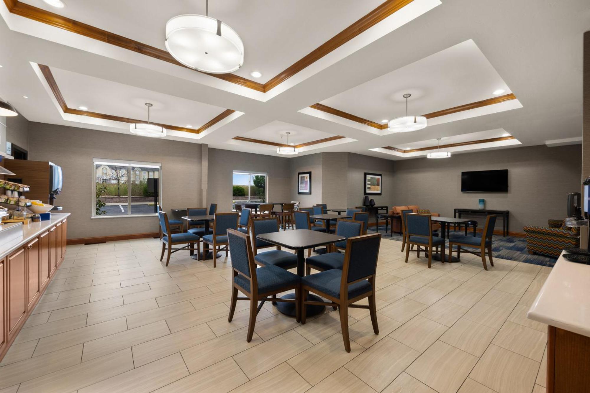 Hotel Express & I-70/exit 359 By Ihg Limon
