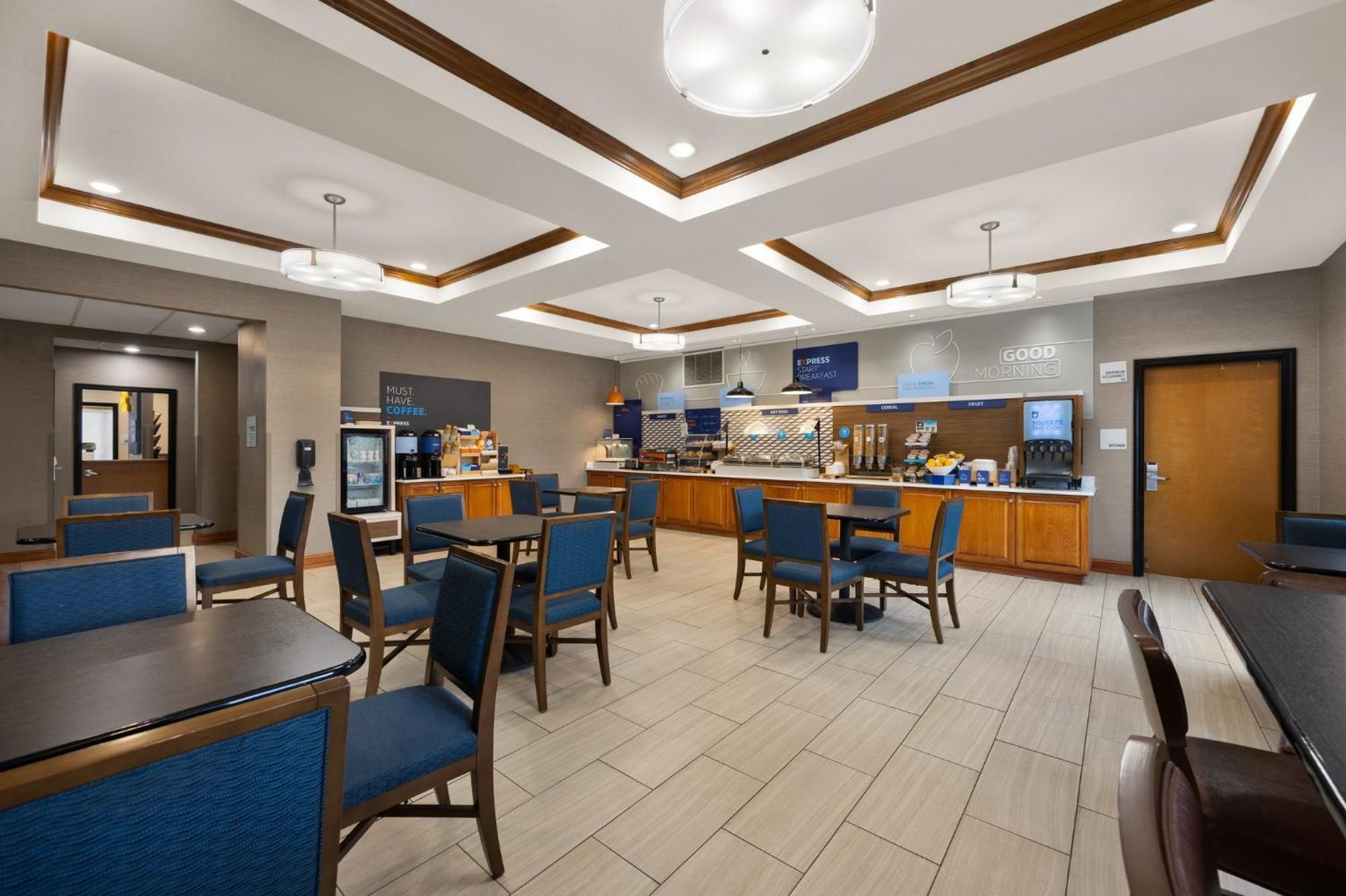 Hotel Express & I-70/exit 359 By Ihg Limon