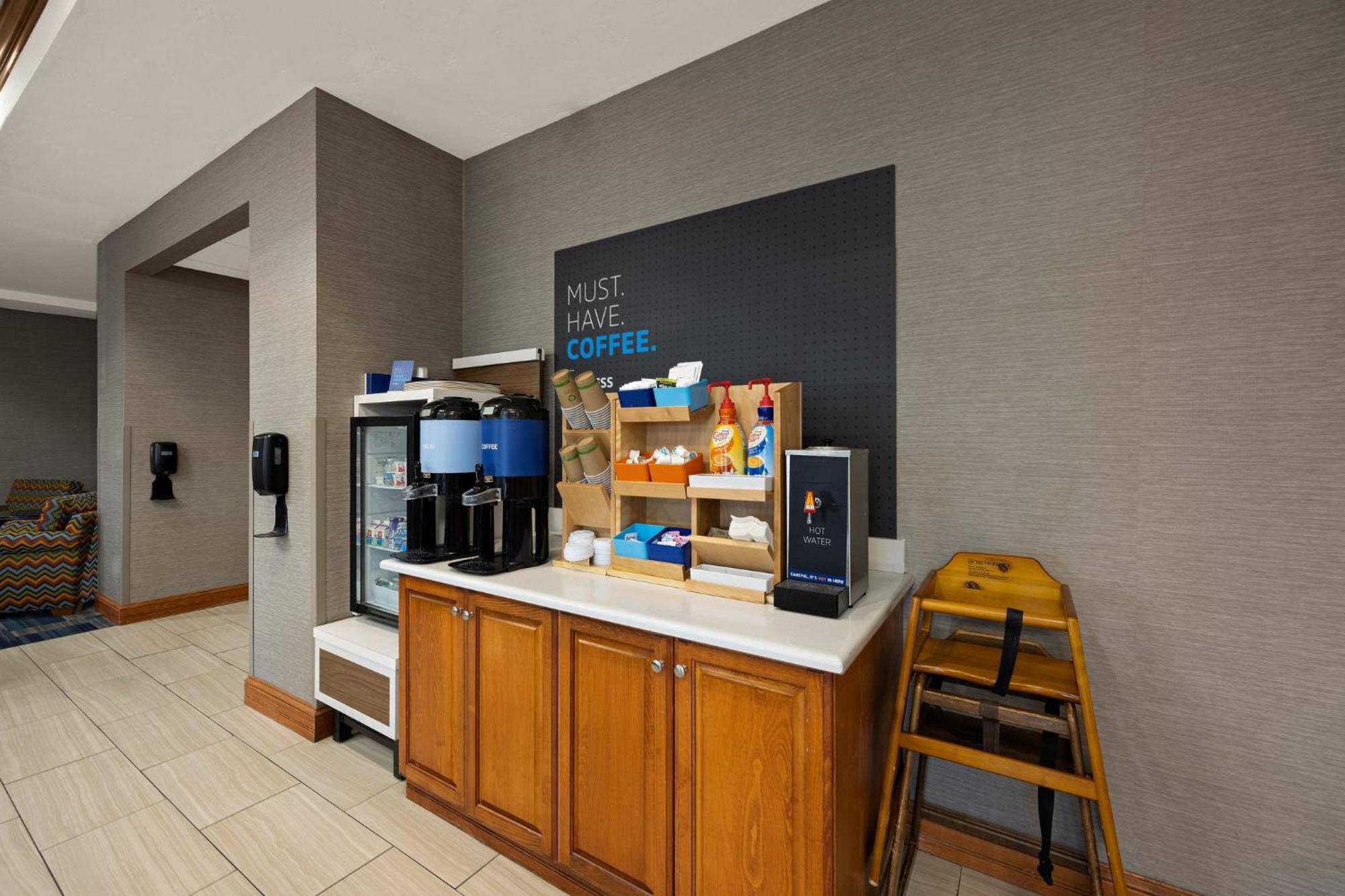 Hotel Express & I-70/exit 359 By Ihg 2*
