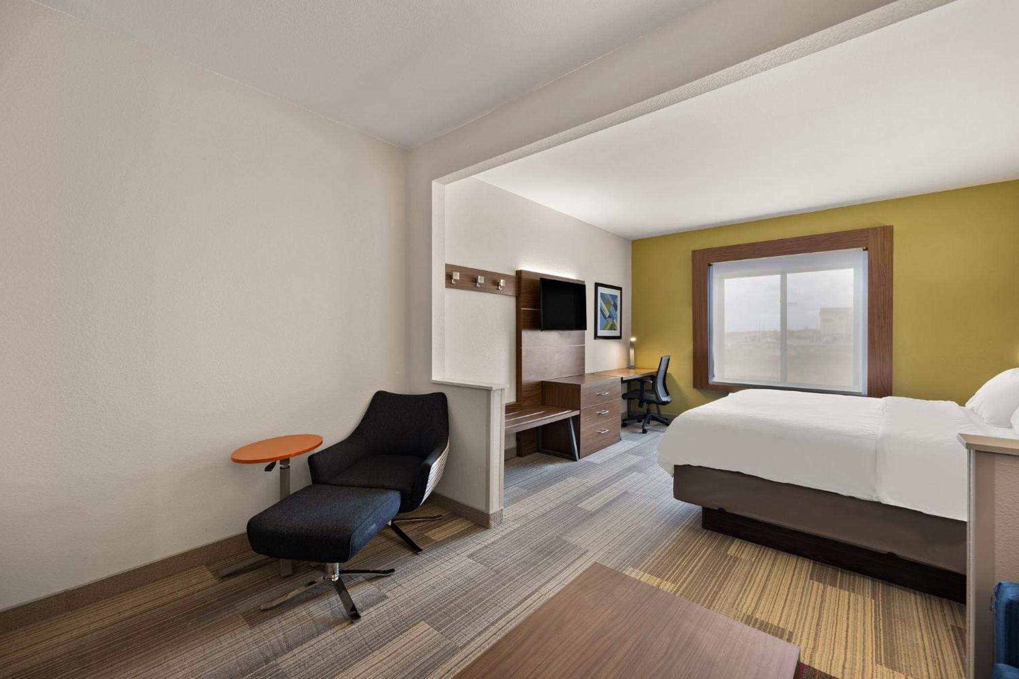 Express & I-70/exit 359 By Ihg Hotel Limon